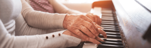 4 hands playing the piano