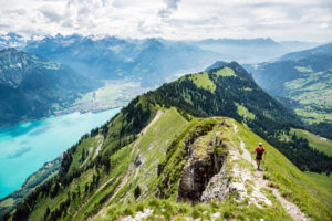 Gratwanderung zwischen Augstmatthorn und Harder bei Interlaken, Berner Oberland, Schweiz